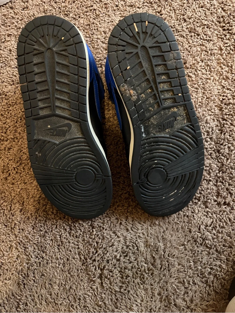 Jordan 1 mid hyper royal